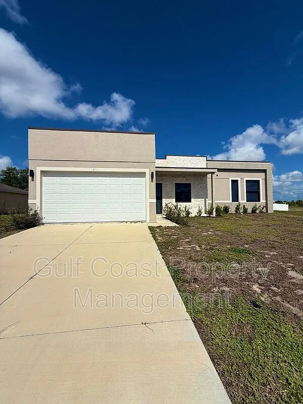 5 bed, 3.0 bath, 1836 sqft, $2,100 — Photo 1