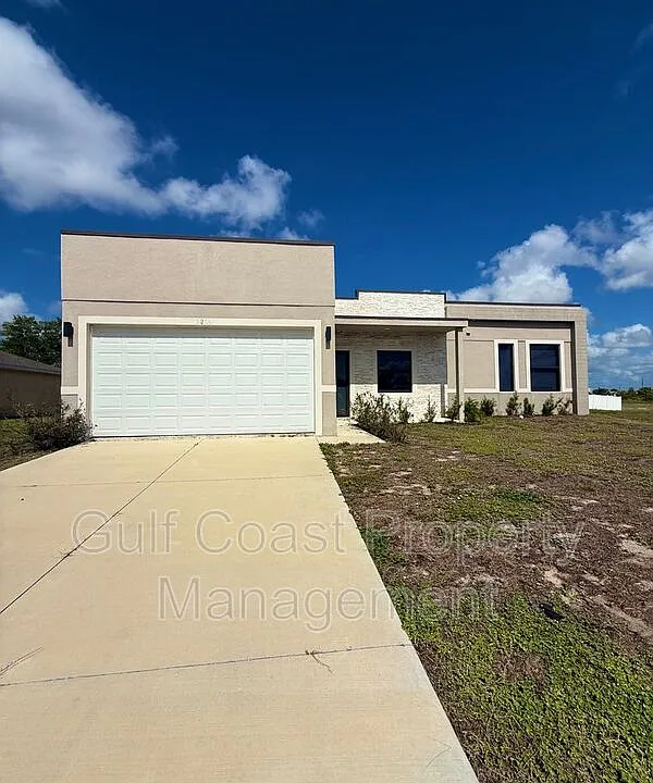2216 NE 10th Pl