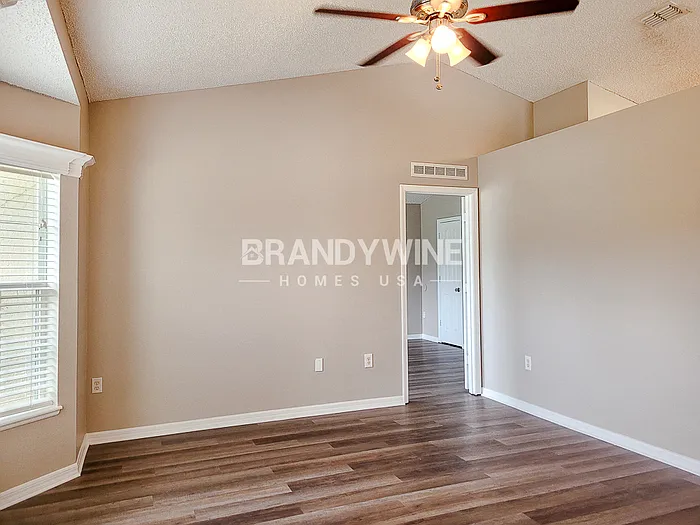 2564 Courtland Blvd — Photo 4