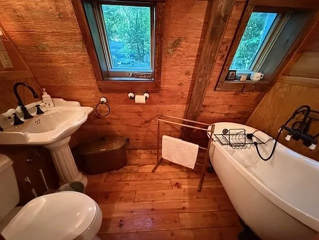 319 Chalk Pond Rd — Photo 9