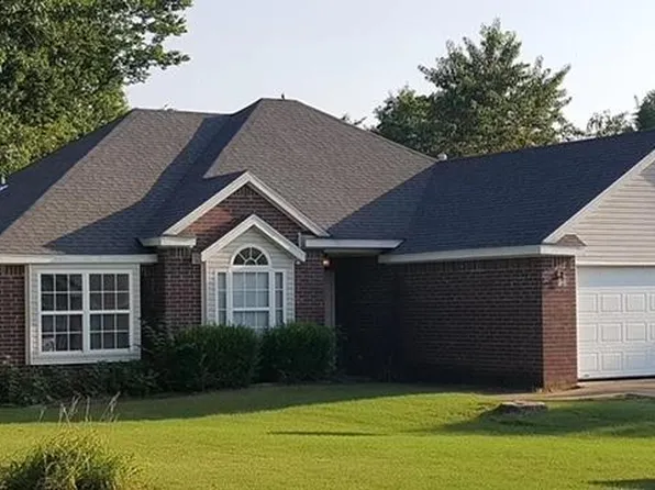 3469 W Essex Dr, Fayetteville, AR 72704