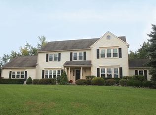 7 Covered Bridge Rd, Neshanic Station, NJ 08853