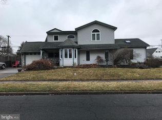 55 Hollow Rd, Levittown, PA 19056