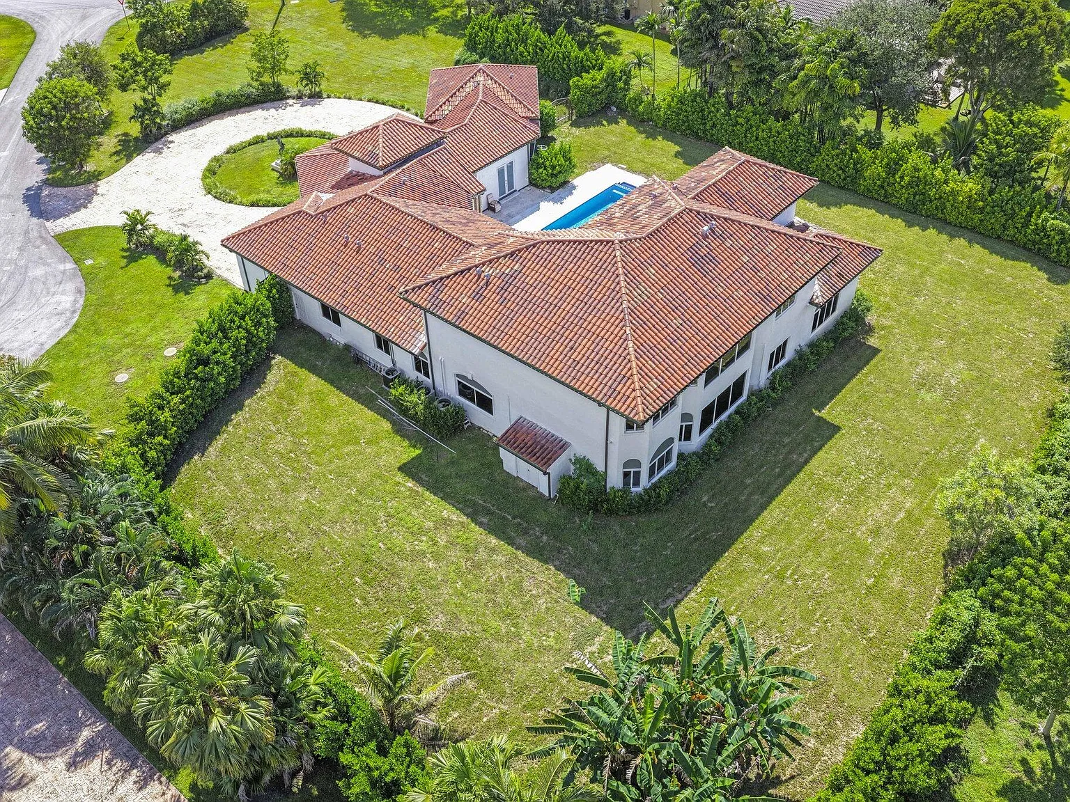 5 bed, 5.5 bath, 6308 sqft, $22,000 — Photo 4