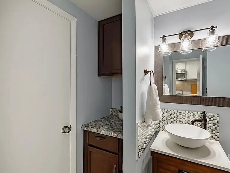 131 E Broad St #110 — Photo 9