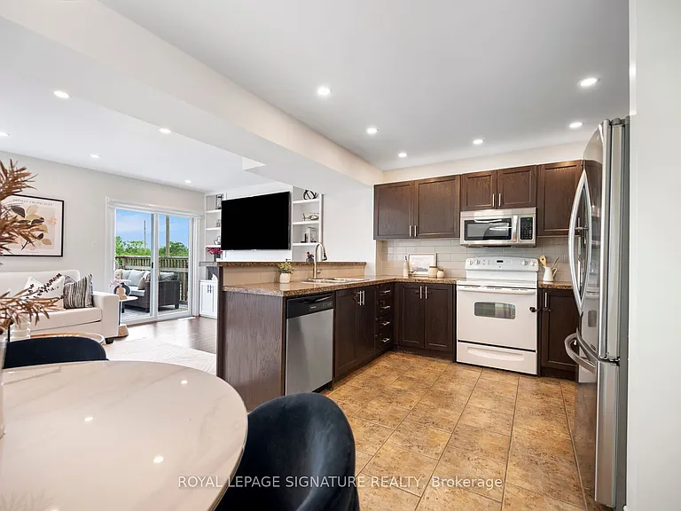 61 Thames Way — Photo 16