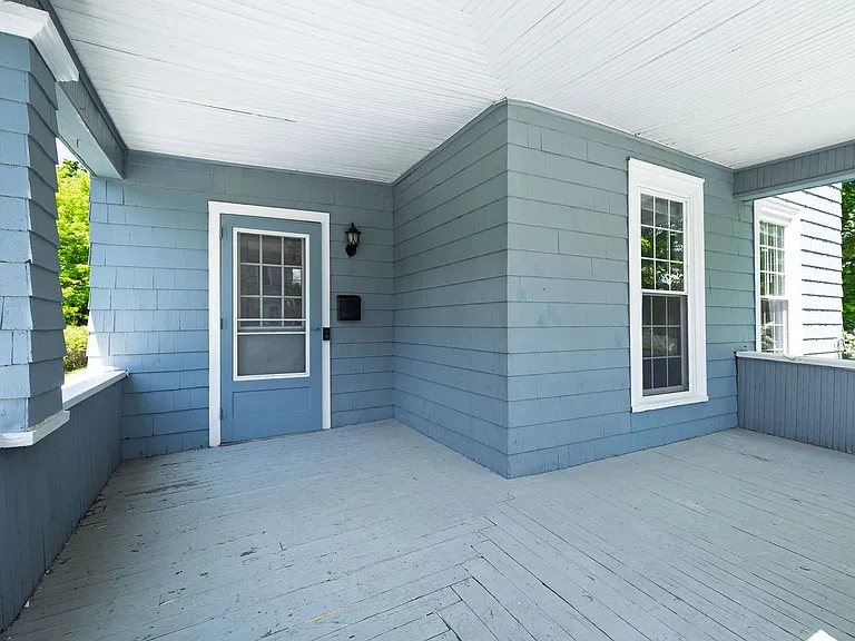 427 Flower Ave E — Photo 7