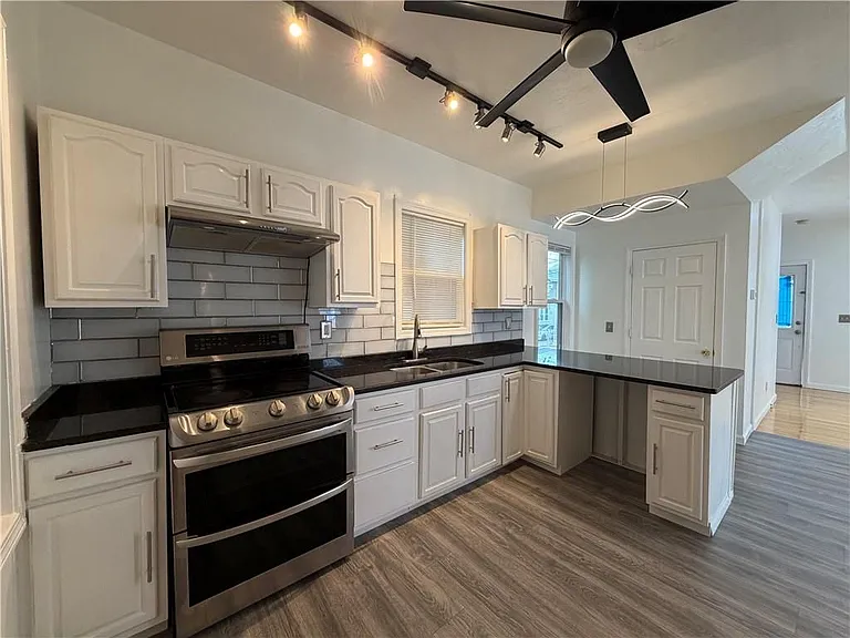 38 Marion Ave — Photo 2