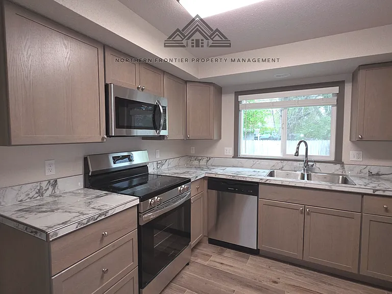 418 SW 4th St — Photo 4