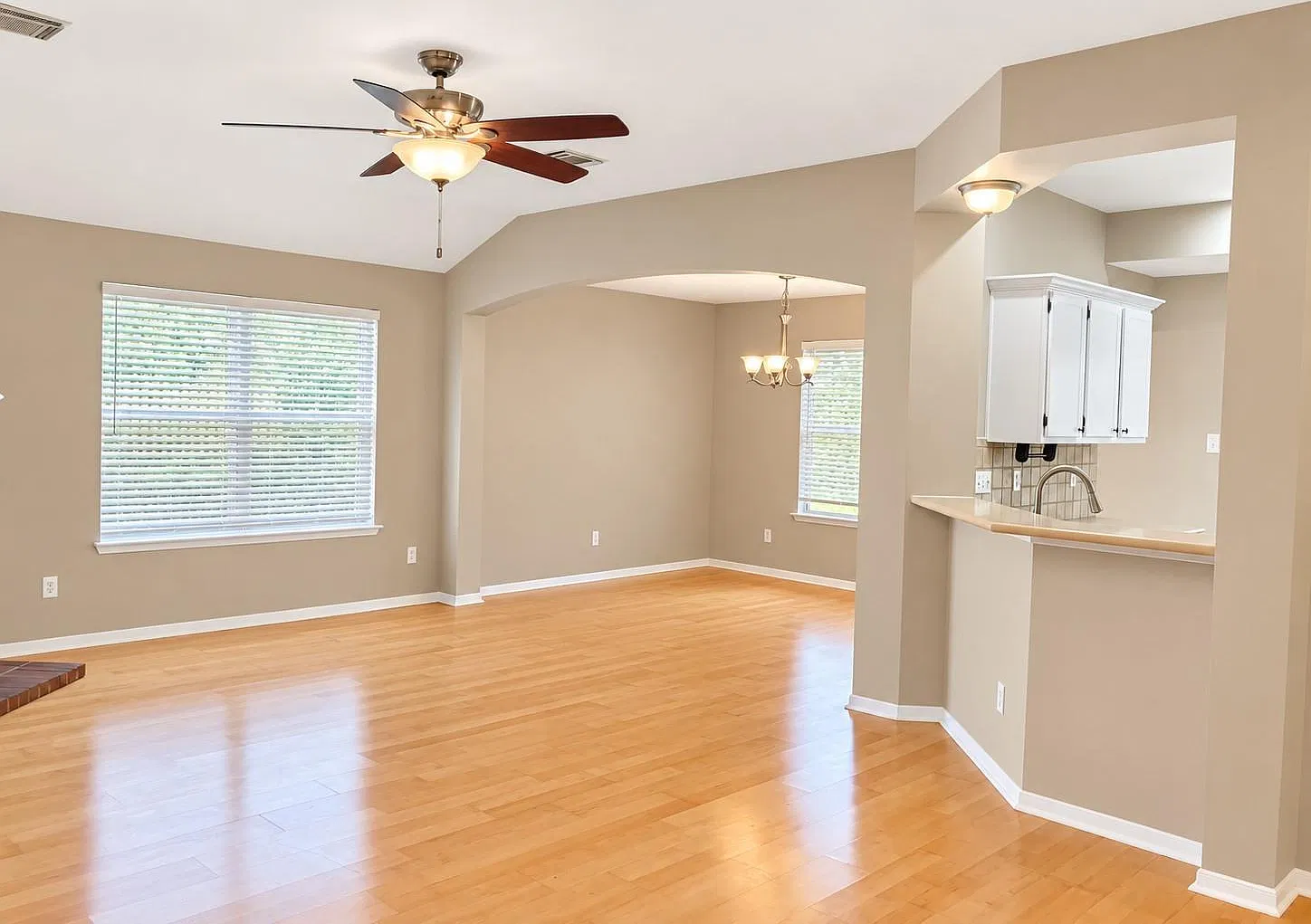 3 bed, 2.0 bath, 1515 sqft, $2,450 — Photo 3