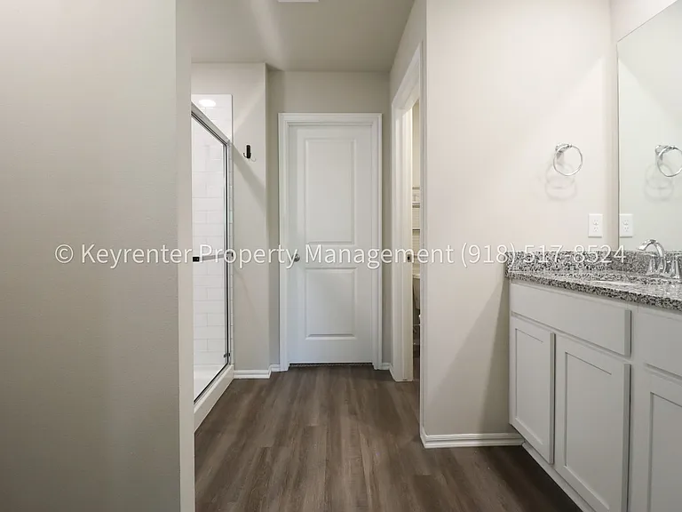 3313 N 23rd West Ave — Photo 32