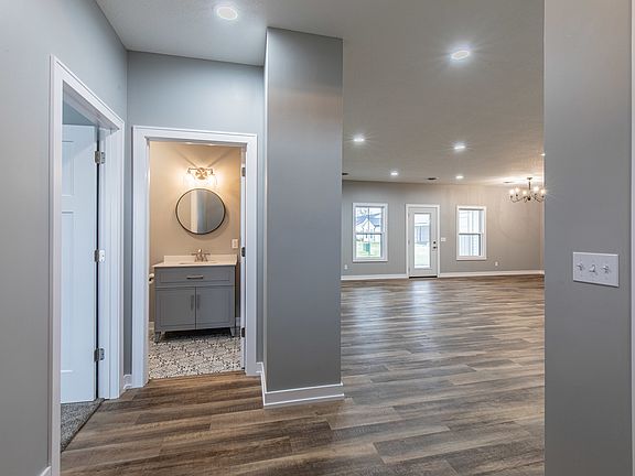 2nd image of 1015 S 6th St #1