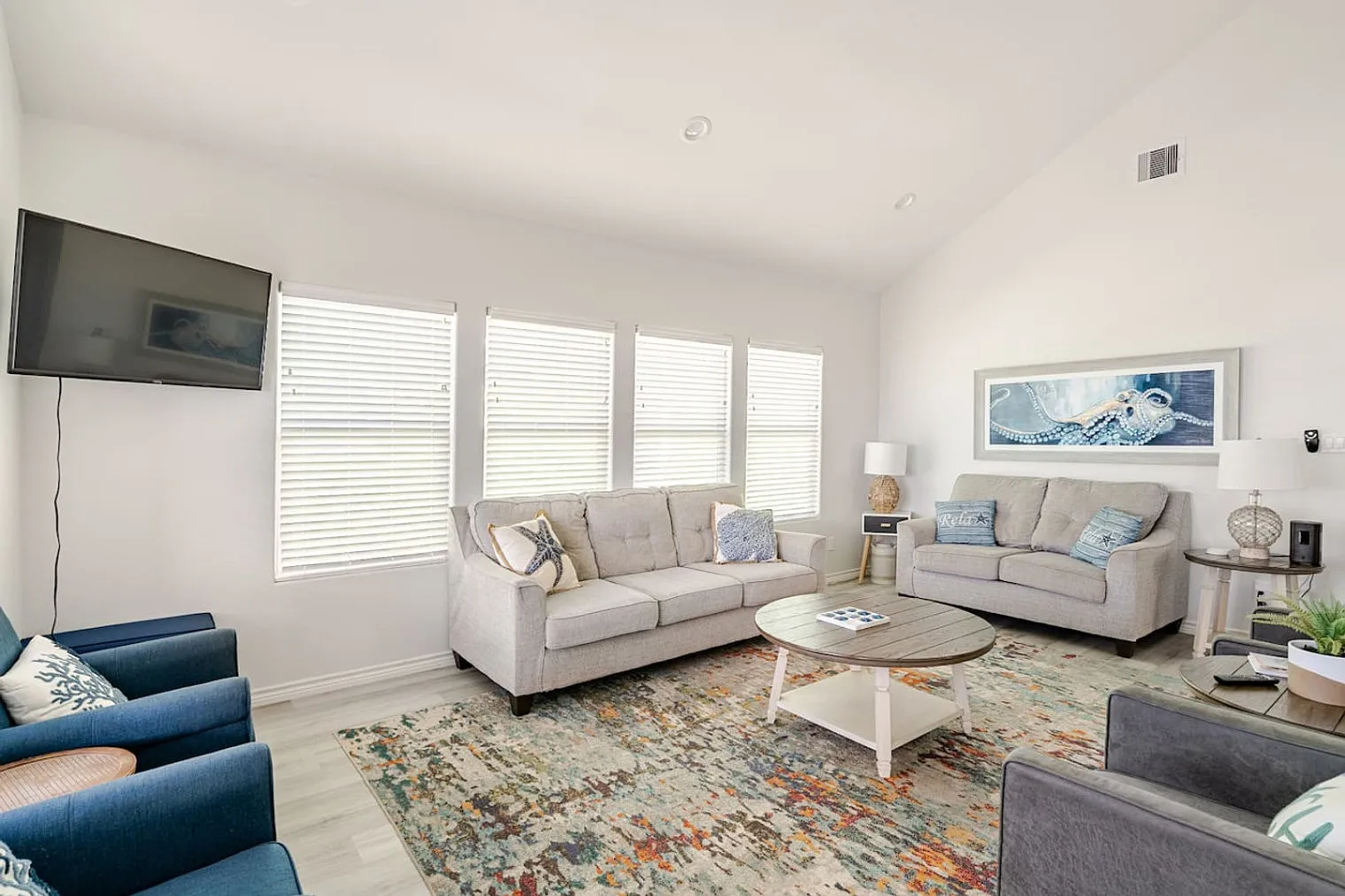 3 bed, 2.0 bath, 1345 sqft, $4,690 — Photo 4