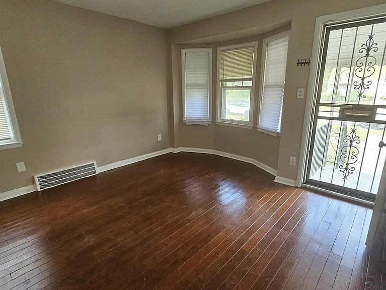8673 Artesian St — Photo 2