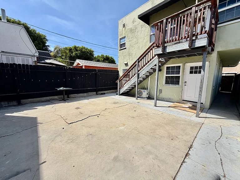 905 Ocean Ave #1/4 — Photo 8
