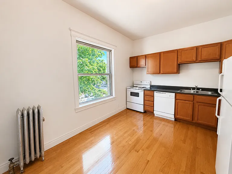 668 W Sheridan Rd #2 — Photo 5