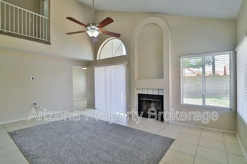 3 bed, 2.5 bath, 1365 sqft, $1,945 — Photo 2