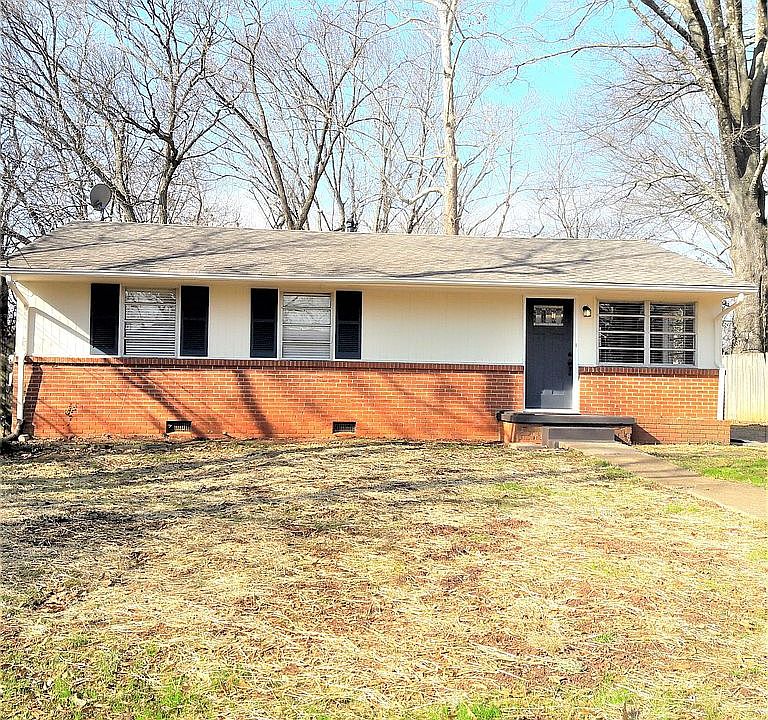 1st image of 407 Greenacres Dr NW