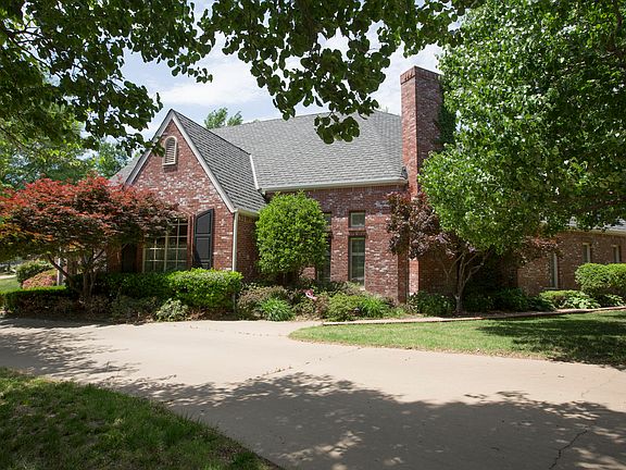 Grand entrance with circular drive