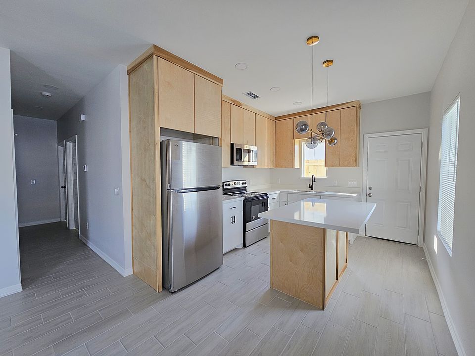 1st image of 1019 N Woodson Ave #1