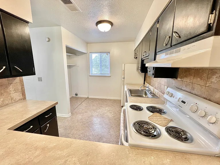 Mayfair Apartments — Photo 86