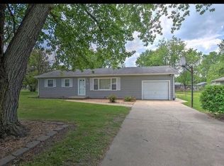 4649 E Hayden Dr, Decatur, IL 62521