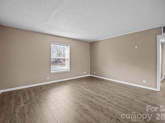 2nd image of 2638 Park Rd APT H