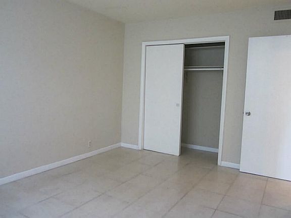 5th image of 1755 Venice Ln APT 2W
