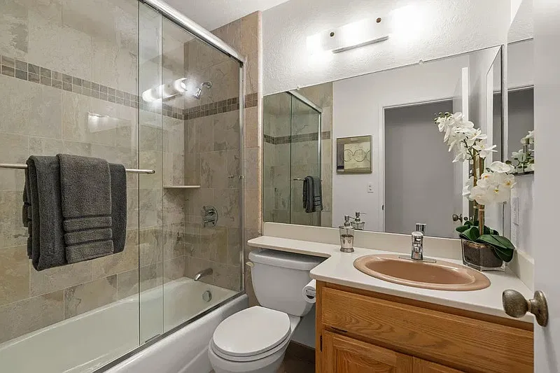 2 bed, 2.0 bath, 1150 sqft, $3,430 — Photo 4