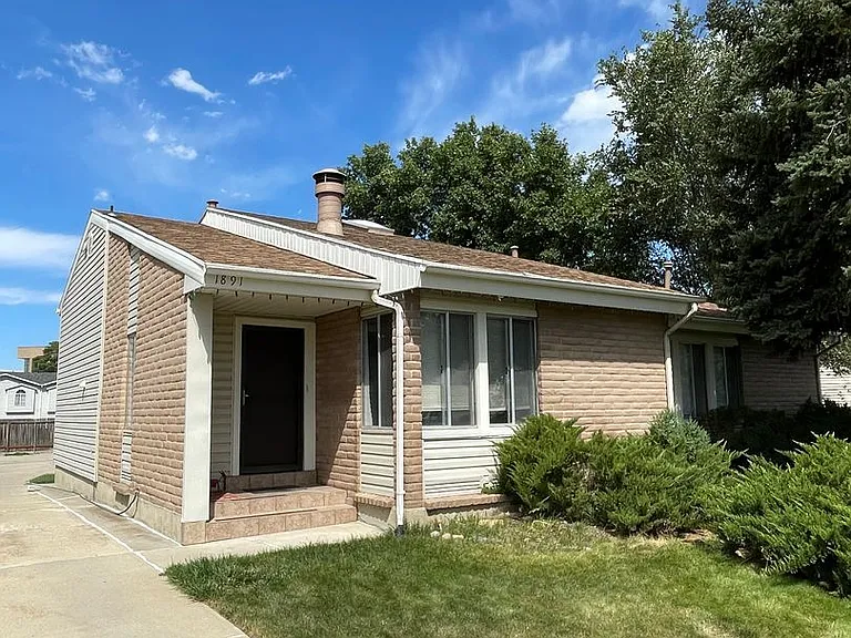 1893 E Jeremy Ct — Photo 1