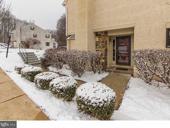 3rd image of 1206 Stoneham Dr
