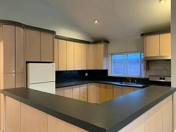 2nd image of 6117 Bell Blvd