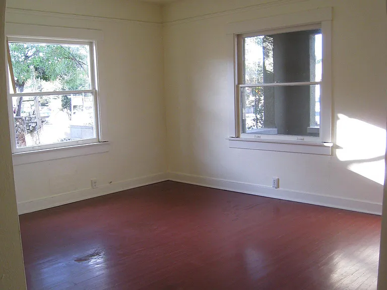 246 E University Blvd — Photo 7