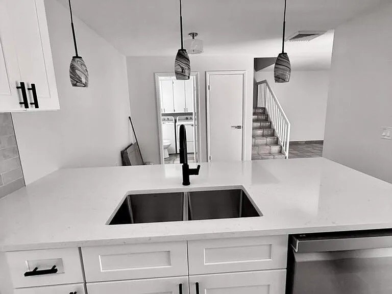 2431 24th Ct — Photo 3