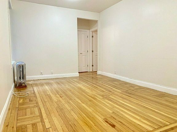 5th image of 222 Seaman Ave APT B8
