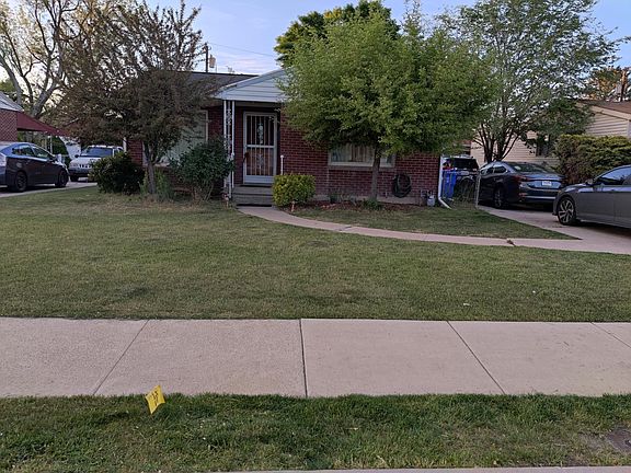 3rd image of 275 E Welby Ave