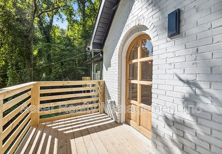 104 Overbrook Dr — Photo 3
