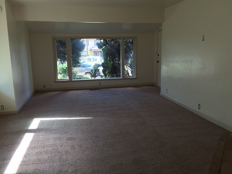 2nd image of 3695 Park Blvd