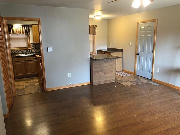 3rd image of 1746 Meadow Dr
