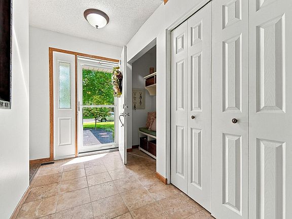 5th image of 3875 Walnut Grove Ln N