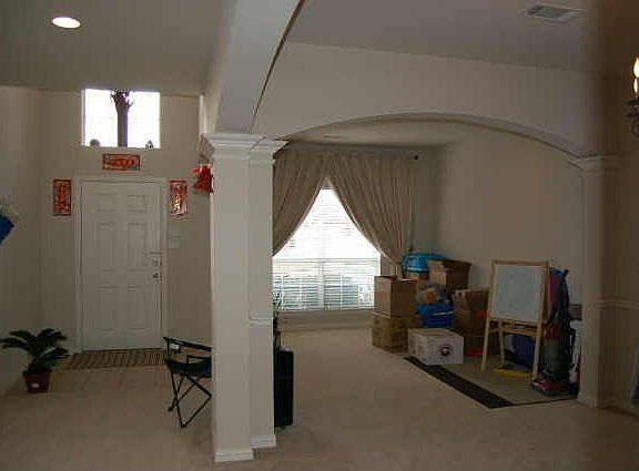 4th image of 817 Grove Dr