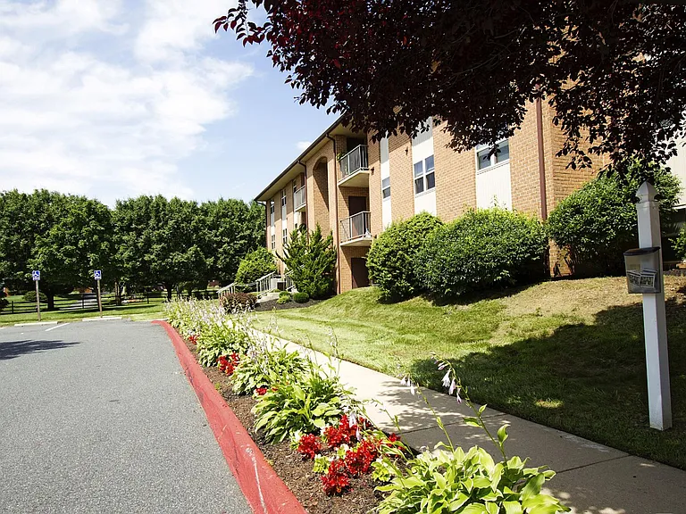 Woodsdale Apartments — Photo 13