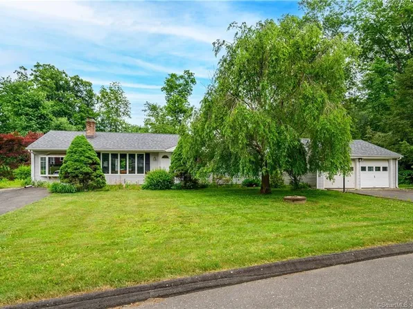 25 Beechwood Drive, Newtown, CT 06482