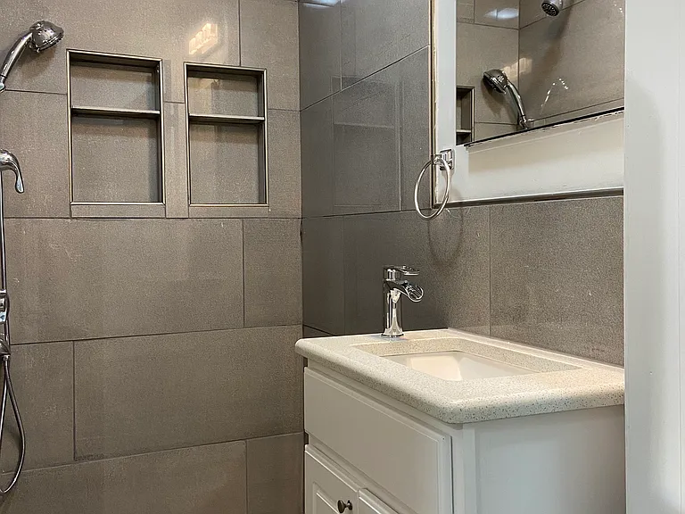 252 Windsor St #3R — Photo 15