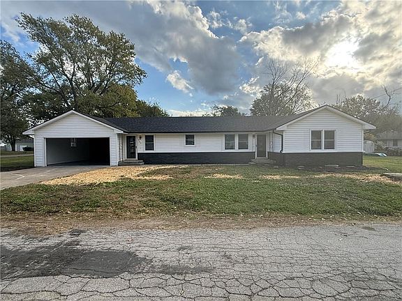 5th image of 905 Gale Ln
