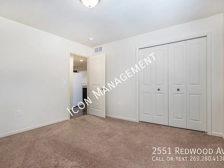 2551 Redwood Ave — Photo 16