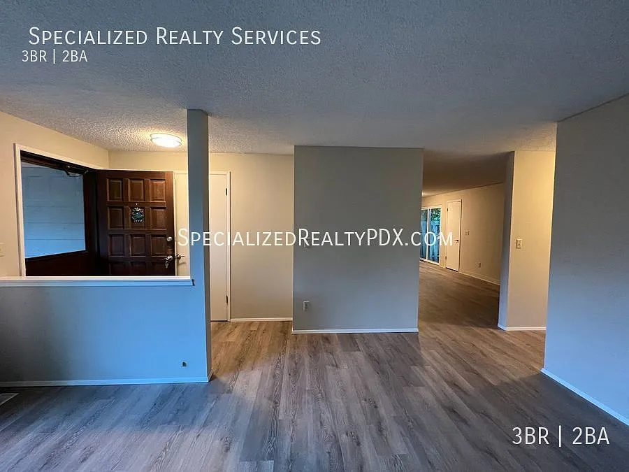 Eastmoreland/Johnson Creek - Newly Updated 3 Bedroom, Two Bathroom Ranch Style Home - Landscaping... — Photo 4