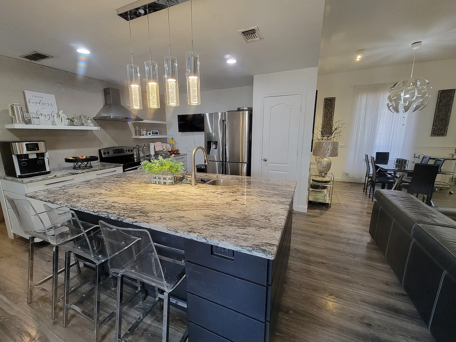 3 bed, 1673 sqft, $2,500 — Photo 2