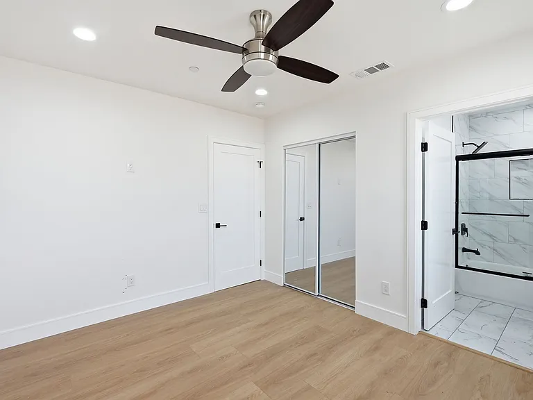 1822 1/2 S Harvard Blvd — Photo 30