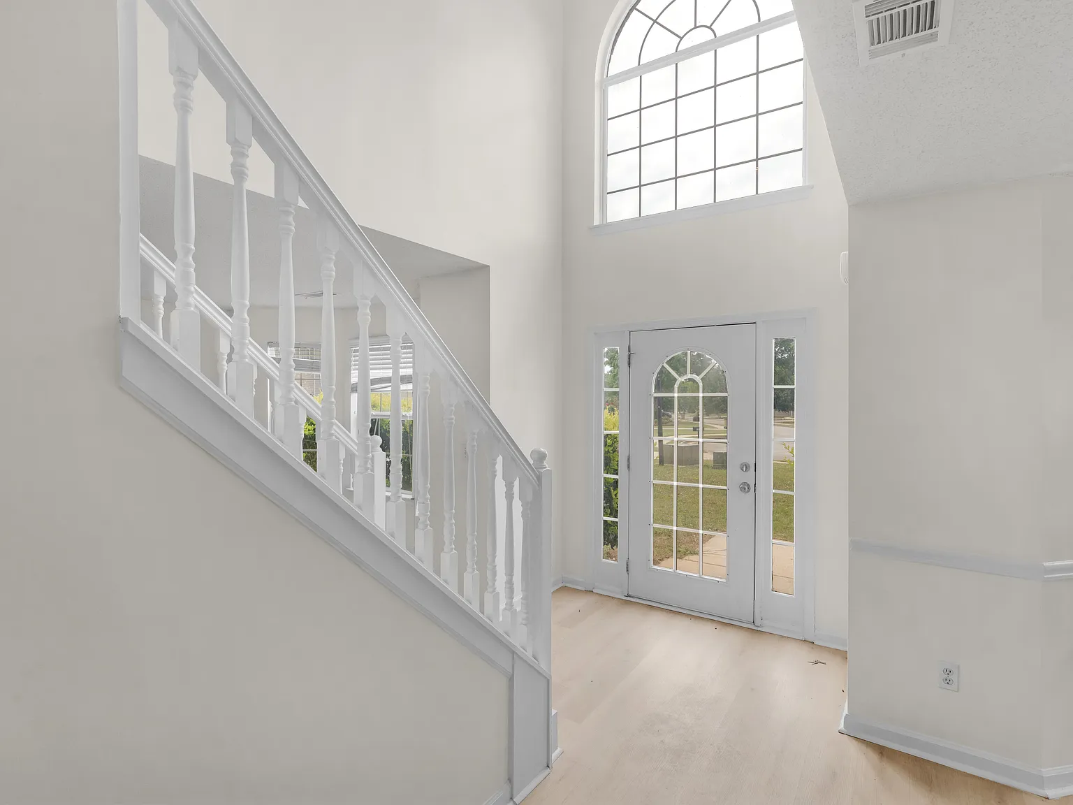 4 bed, 2636 sqft, $2,525 — Photo 3